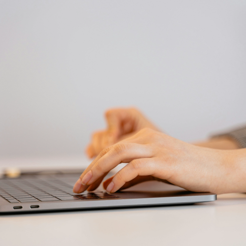 fotos_aviso_confid_computadora_lateral